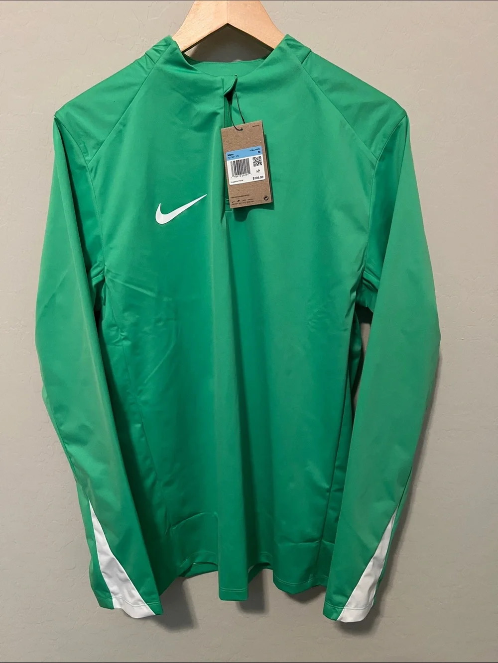 Nike Green Long Sleeve Storm Tech with White Swoosh - Picture 1 of 7